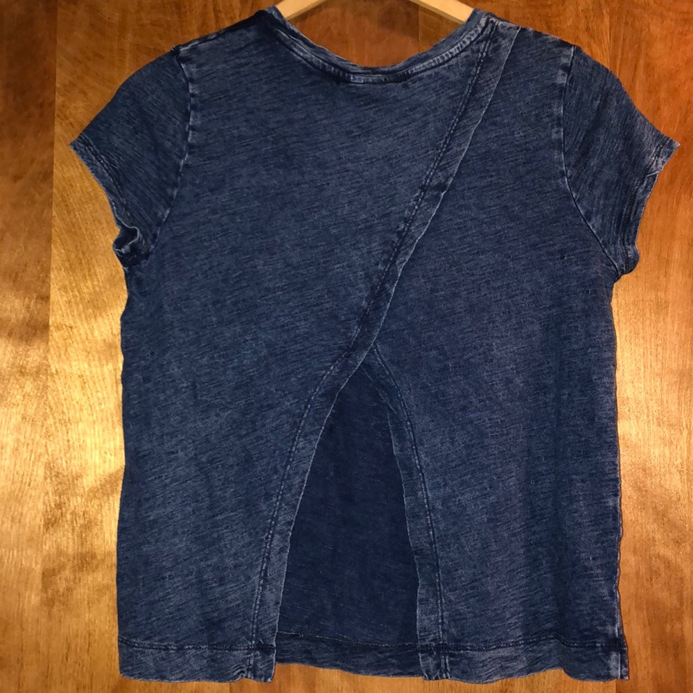 Shirt with Open Back - Picture 2 of 4